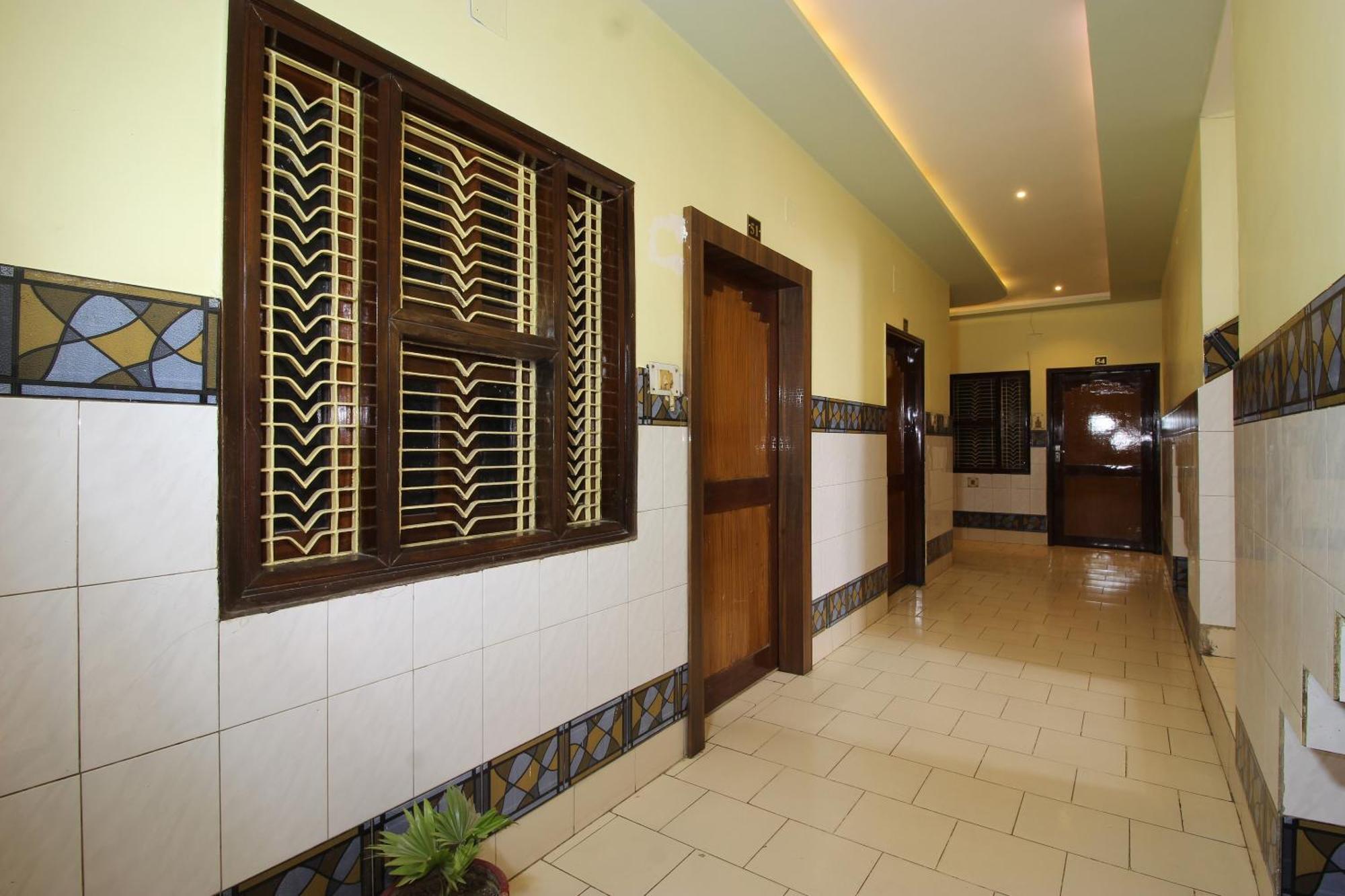 Hotel O Blue Diamond Варанаси Экстерьер фото